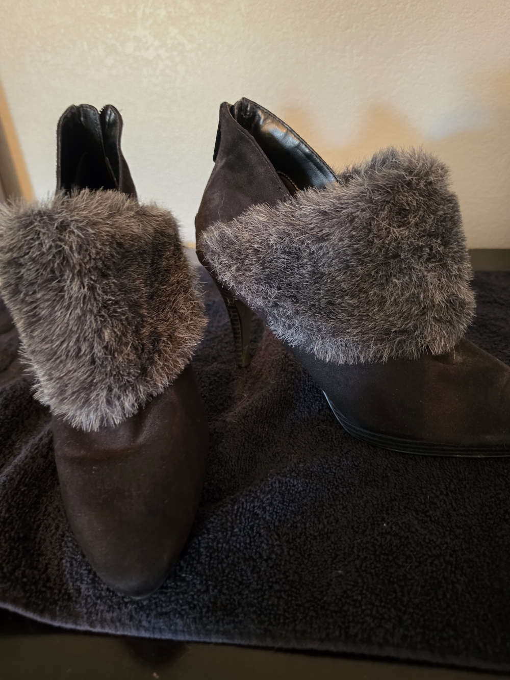 Faux Fur Trim Suede Ankle Boots - Gray